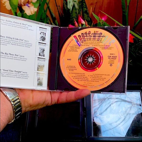 NIOB complete recordings of bluesman Robert Johnson with biography book - Picture 10 of 16